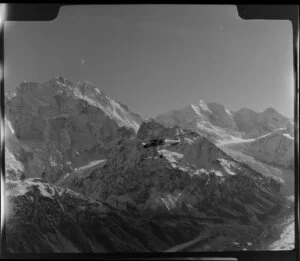 Mt Cook Air Services, Cessna aircraft flying over Hochstetter Icefall