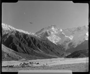 Mount Cook and Southern Lakes Tourist Co Ltd DC-3 ZK-BKD