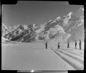 Mt Cook Air Services, Cessna aircraft on Tasman Glacier