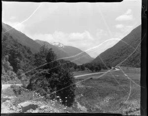 Road through Arthur's Pass National Park