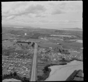 Southern Motorway facing north, looking towards Panama Road bridge, Panmure Basin and Mount Wellington Domain, Auckland