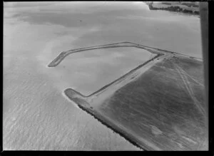 Auckland International Airport runway construction, Mangere