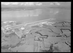 Auckland International Airport runway construction, Mangere