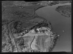 Winstone's Limited (Sand works), near Meremere, on the Waikato River