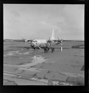 Lockheed Hercules, Whenuapai Airport, Waitakere, Auckland, including group of unidentified people