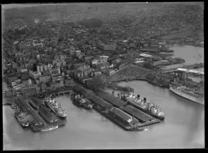 Auckland central city and wharves looking south