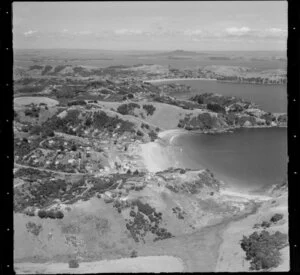 Palm Beach, Waiheke Island, Hauraki Gulf, looking towards Rangitoto Island