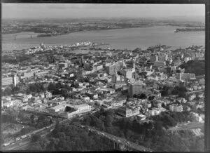 View across Auckland City from Grafton Bridge to the harbour