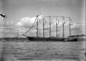 Six-masted barquentine E R Sterling