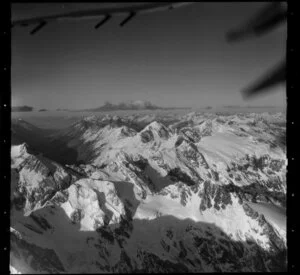 Southern Alps, snow-clad, in the Lake Ohau region