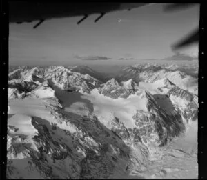 Southern Alps, snow-clad, in the Lake Ohau region