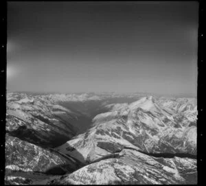 Southern Alps, snow-clad, in the Mount Cook region