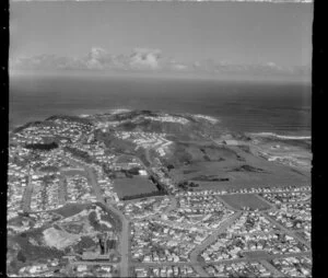 Miramar Peninsula, featuring suburb Strathmore including Strathmore Park, Scots College, Miramar Golf Links and Wellington Airport buildings