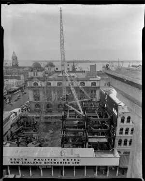 Construction of South Pacific Hotel, Queen Street, Auckland