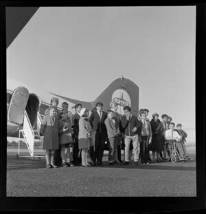 Group of people posing by the aeroplane, Taupo Aerodrome test, South Pacific Airlines of New Zealand (SPANZ)