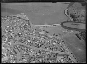 Okahu Bay, Auckland, including Orakei Domain and surrounding houses