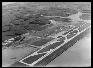 Auckland International Airport, opening day