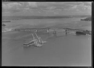 Auckland Harbour Bridge extensions under construction