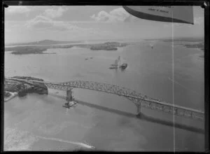 Auckland Harbour Bridge extensions under construction