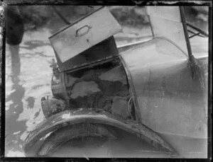 Austin 7 car stuck in sand on Ninety-Mile Beach