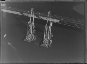 Auckland Harbour Bridge extensions with 'Nippon Clipon' cranes