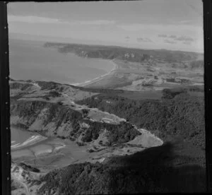 Onepoto Bay and Hicks Bay Motel with Te Araroa in the background, Gisborne District