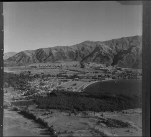 Wanaka township and Lake Wanaka, Otago