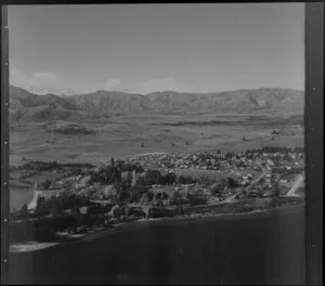 Wanaka township and Lake Wanaka, Otago