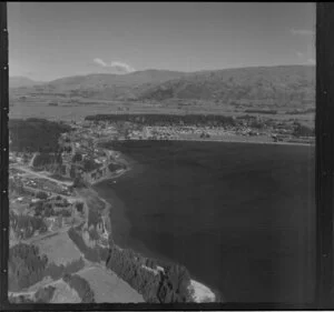 Wanaka township and Lake Wanaka, Otago