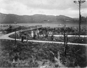 Bridge across the Manawatu River, at Kumeroa