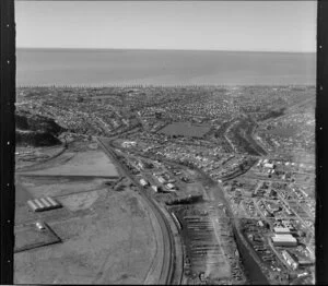 Looking from Pandora across to the city and Marine Parade, Napier