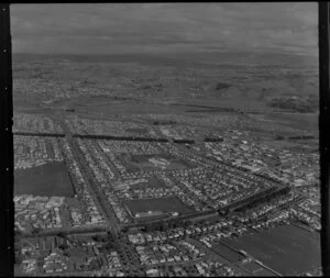 Onekawa, looking down Kennedy Road to Taradale, Napier