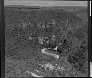 Tieke Falls, Waihaha Bay, Lake Taupo