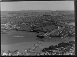Construction of Panmure to Pakuranga bridge, for Auckland Regional Authority