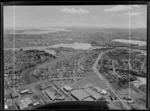 Construction of road and bridge over Tamaki River, Panmure, Auckland
