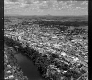 Central Hamilton, with Claudelands Bridge over Waikato River and Lake Rotoroa
