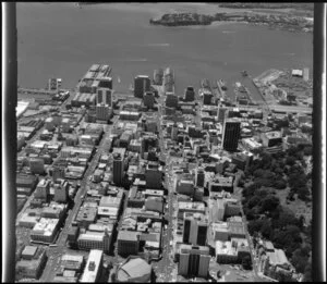 Central Auckland showing wharves and Waitemata Harbour