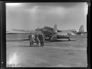 Passengers leaving the aircraft at Milson aerodrome, Palmerston North