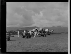 New Zealand National Airways Corporation, loading freight at Paraparaumu Airport