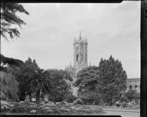 Gardens in bloom at Albert Park and University of Auckland clock tower