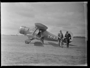 Passengers from Beechcraft aircraft