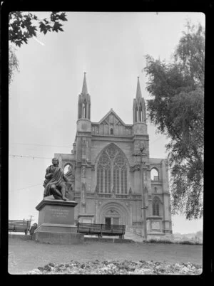 Robert Burns statue outside St Pauls Cathedral, Dunedin