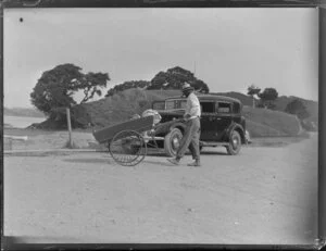 Man with hand cart, Paihia