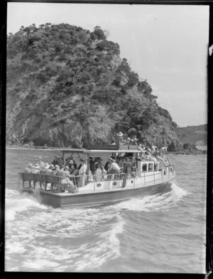 Cream launch, Bay of Islands