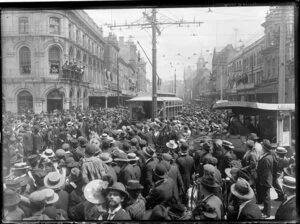 Crowd gathered in Queen Street to see the first electric tram in Auckland