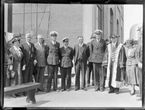 Mayor and dignitaries with the captain and crew of the flying boat, Centaurus, Dunedin