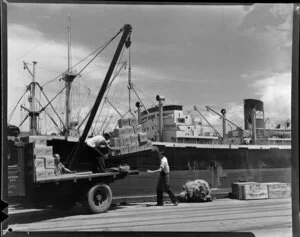 Loading New Zealand butter at central wharf, Auckland