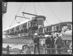 Unloading of Tasman Empire Airways Ltd pontoons, Auckland wharf