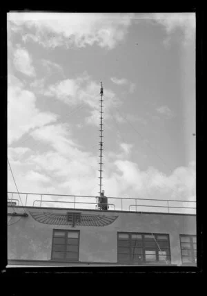 [Tasman Empire Airways Ltd equipment ?] [radio mast?] on the roof of a building in Auckland