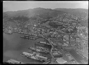 Wellington wharves and shipping